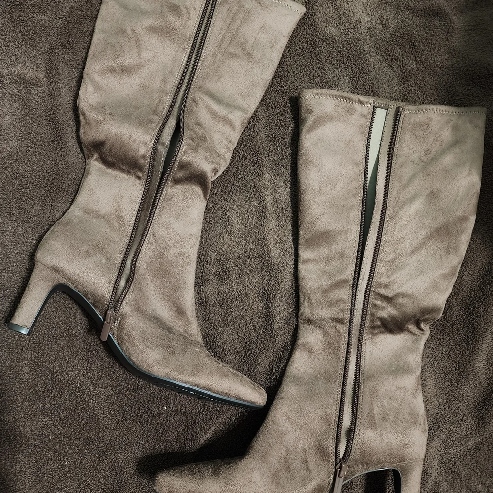 East 5th Brown Heeled Boots - Picture 2 of 3